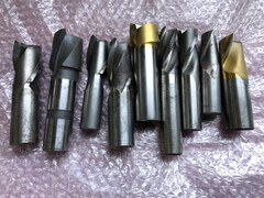 様々なメーカーやサイズがあります。 エンドミル1山 【エンドミル1山】様々なメーカーやサイズがあります。