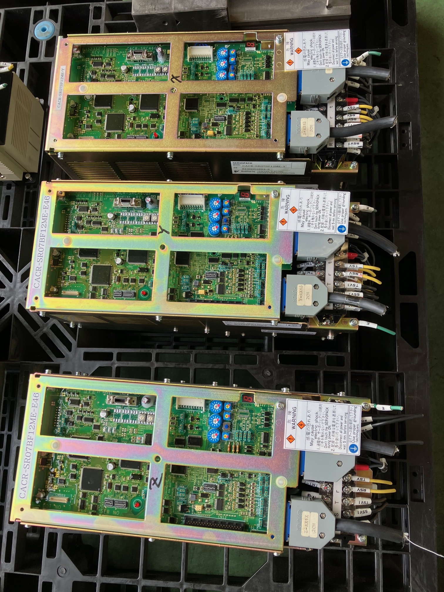 安川電機 サーボアンプXYZ CACR-SR07BF12ME-E46