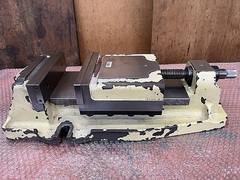 日研 マシンバイス