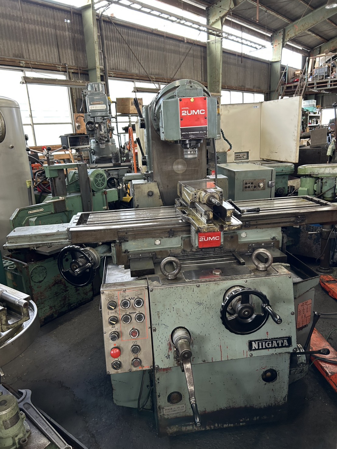 新潟 万能フライス 2UMC 1981年式 | マシンライフ 中古機械情報