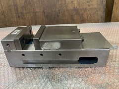 ナベヤ ロックタイト精密マシンバイス LT40MC