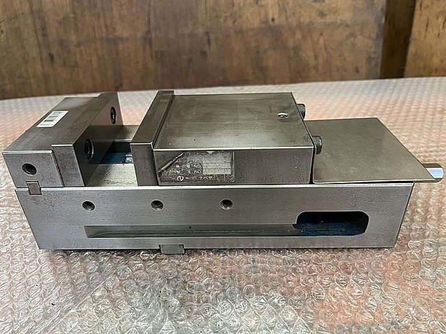 ナベヤ ロックタイト精密マシンバイス LT40MC