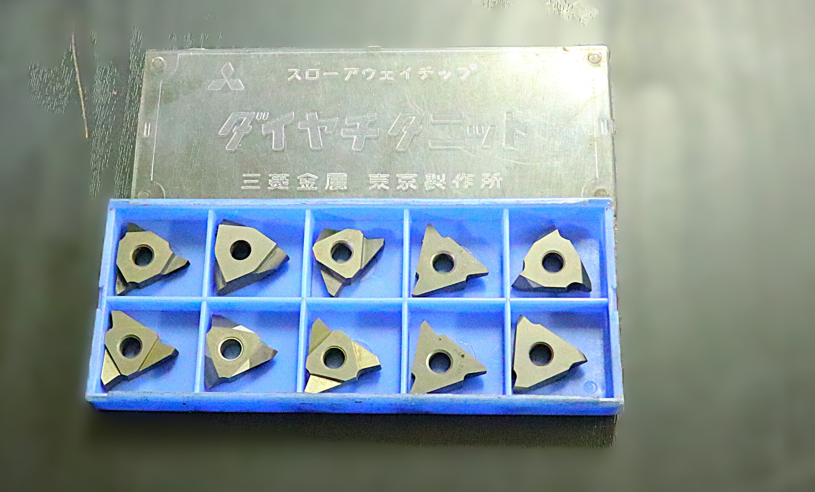 京セラ チップ　 TPGR110304L-A