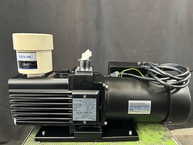 アルバック 油回転真空ポンプ GLD-137E