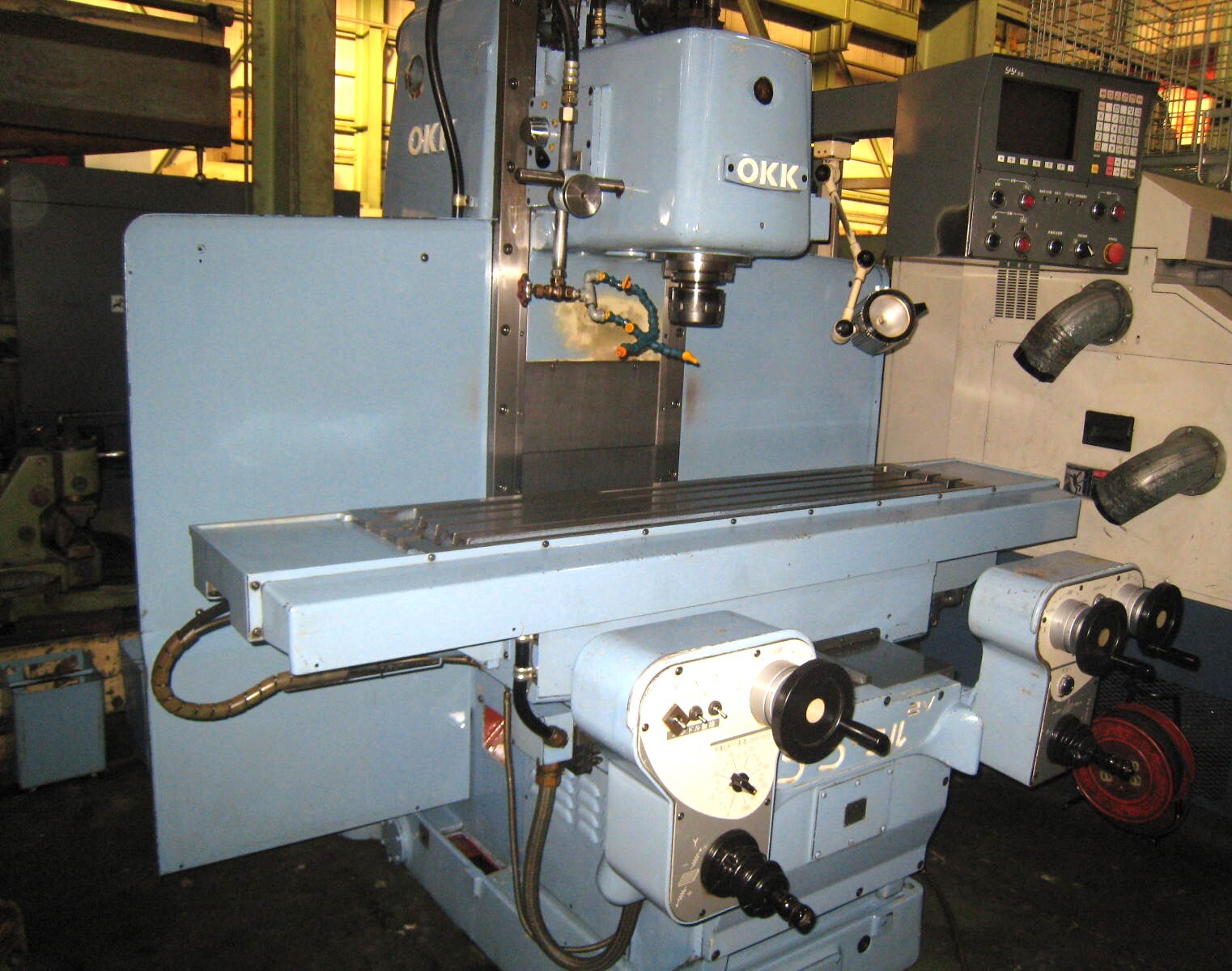 OKK NCフライス盤 RRM-2V