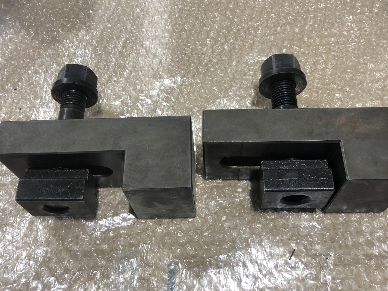 クランプ2個 150ｘ60ｘH70mm