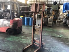 株式会社東北車輛製造所 ハンドリフター