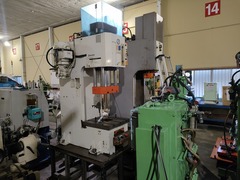 JAM ３０T油圧プレス HYP3000