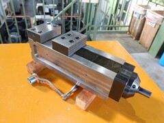 津田駒工業 精密バイス VP-125