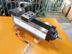 津田駒 精密バイス VP-125