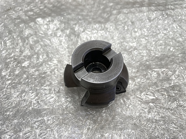 サンドビック フェイスミル R245-050Q22-12M