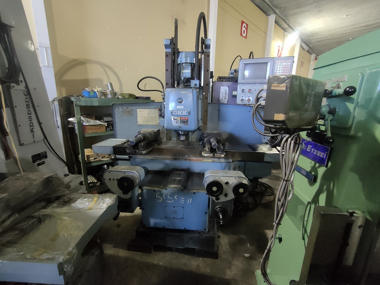 OKK NCフライス盤 RRM-3V