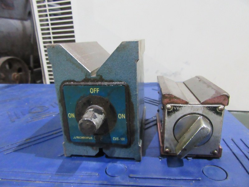 テクノプラン マグネットV型ホルダー ①100ｘ75　②82ｘ55