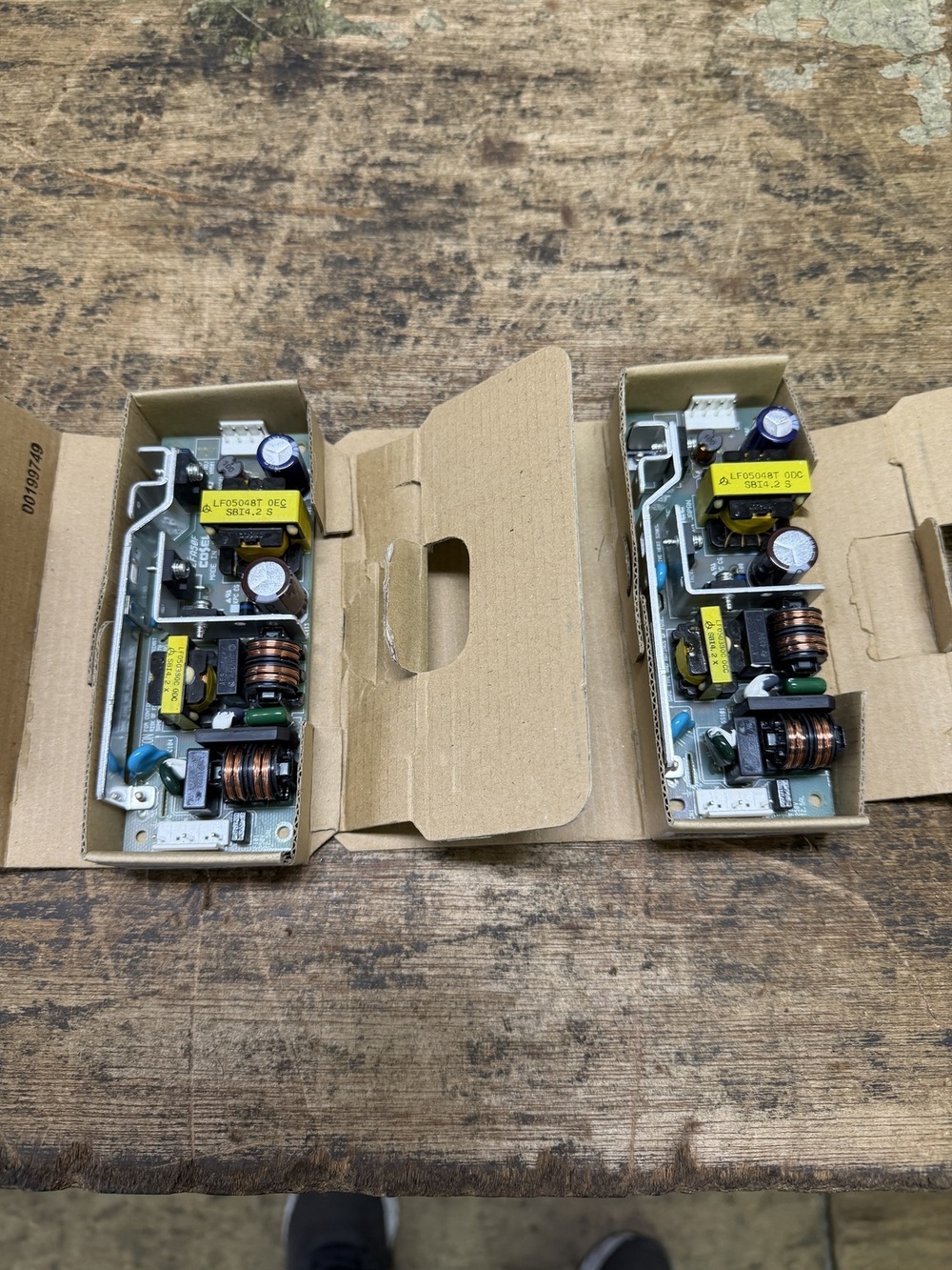 スイッチング電源 LF05048T