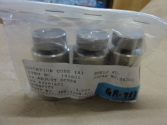 アジャストスクリュー