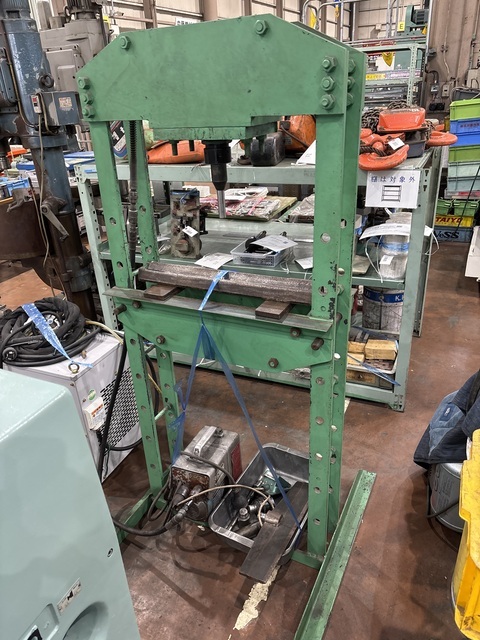 不明 門型油圧プレス