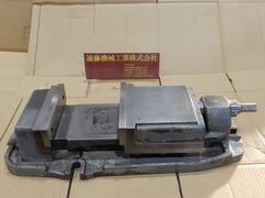 津田駒工業 マシンバイス 口金巾200mm