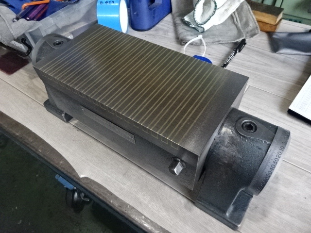 フジ磁工 可傾式永磁チャック PFB125X250