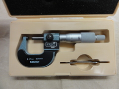 MITUTOYO｜ミツトヨ カウント外側マイクロメーター M820-25