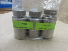 アジャストスクリュー