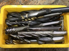 メーカー混在 切削工具1山 様々なメーカーやサイズがあります。