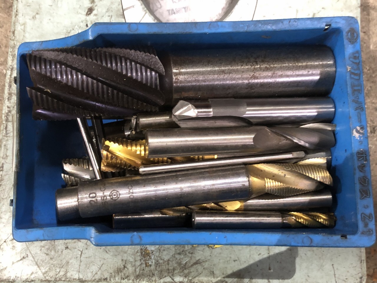 メーカー混在 切削工具1山 様々なメーカーやサイズがあります。