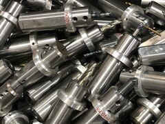 メーカー混在 切削工具のホルダー1山 様々なメーカーやサイズがあります。