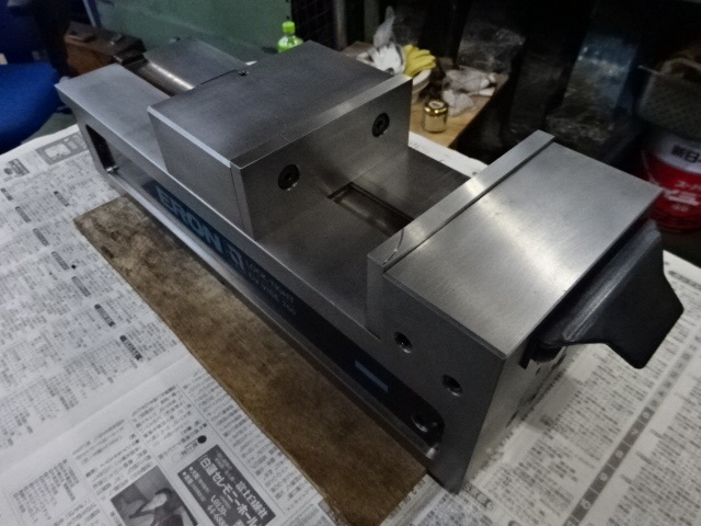 ナベヤ(ERON) ロックタイトバイス LTCV160H