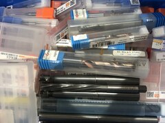 メーカー混在 切削工具1山 様々なメーカーやサイズがあります。