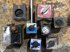 メーカー混在 マグネットホルダー1山 様々なメーカーやサイズがあります。