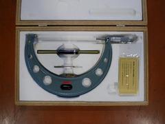 ミツトヨ マイクロメータ OM-200