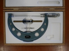 ミツトヨ マイクロメータ OM-200