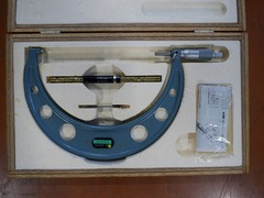 ミツトヨ マイクロメータ OM-200