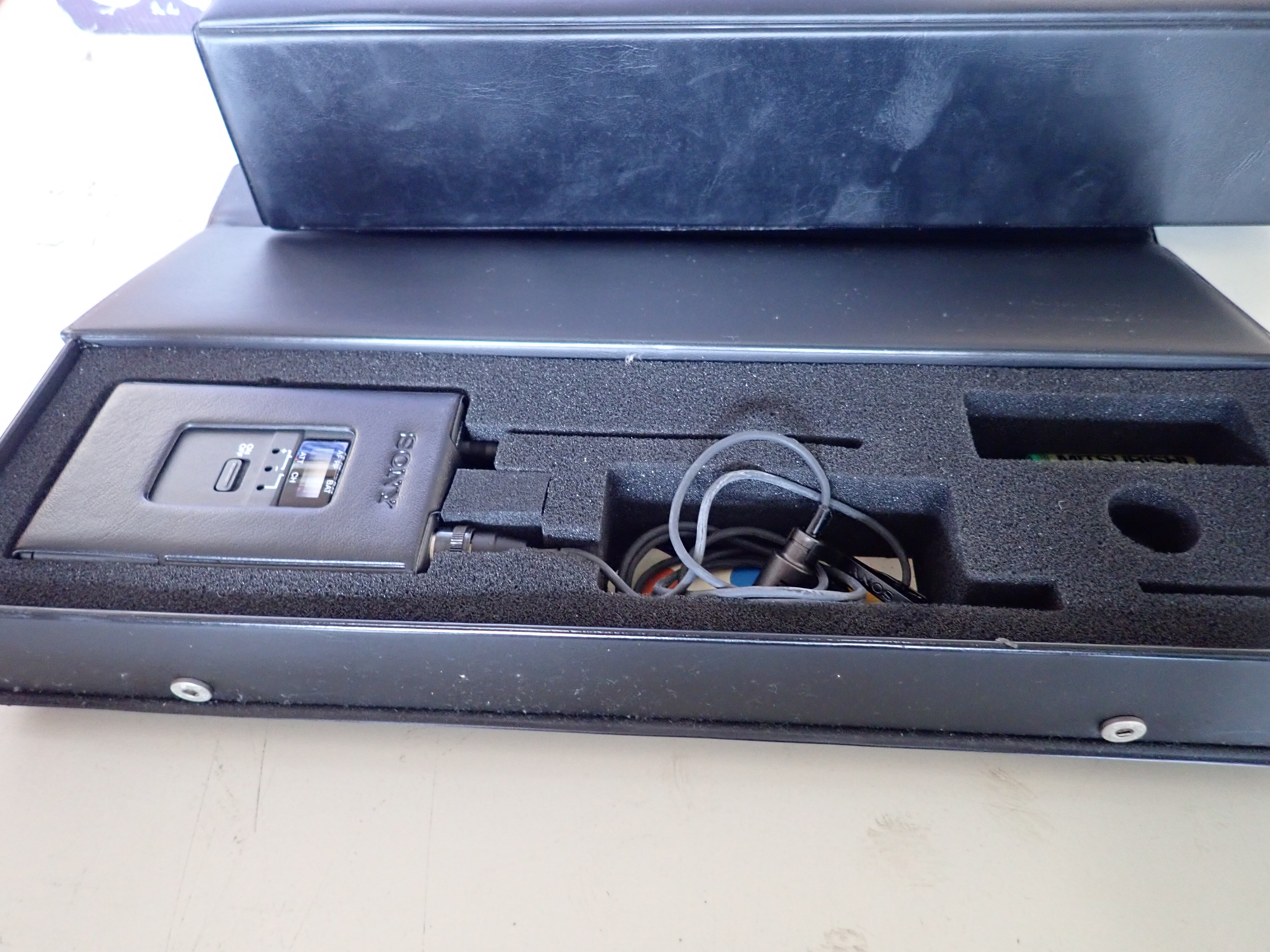 SONY UHF Synthesized Transmitter W2T-802