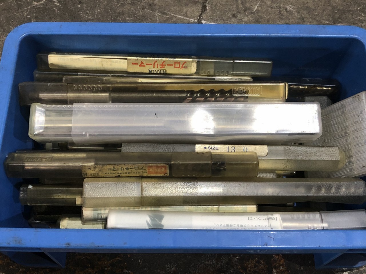 メーカー混在 切削工具1山 様々なメーカーやサイズがあります。