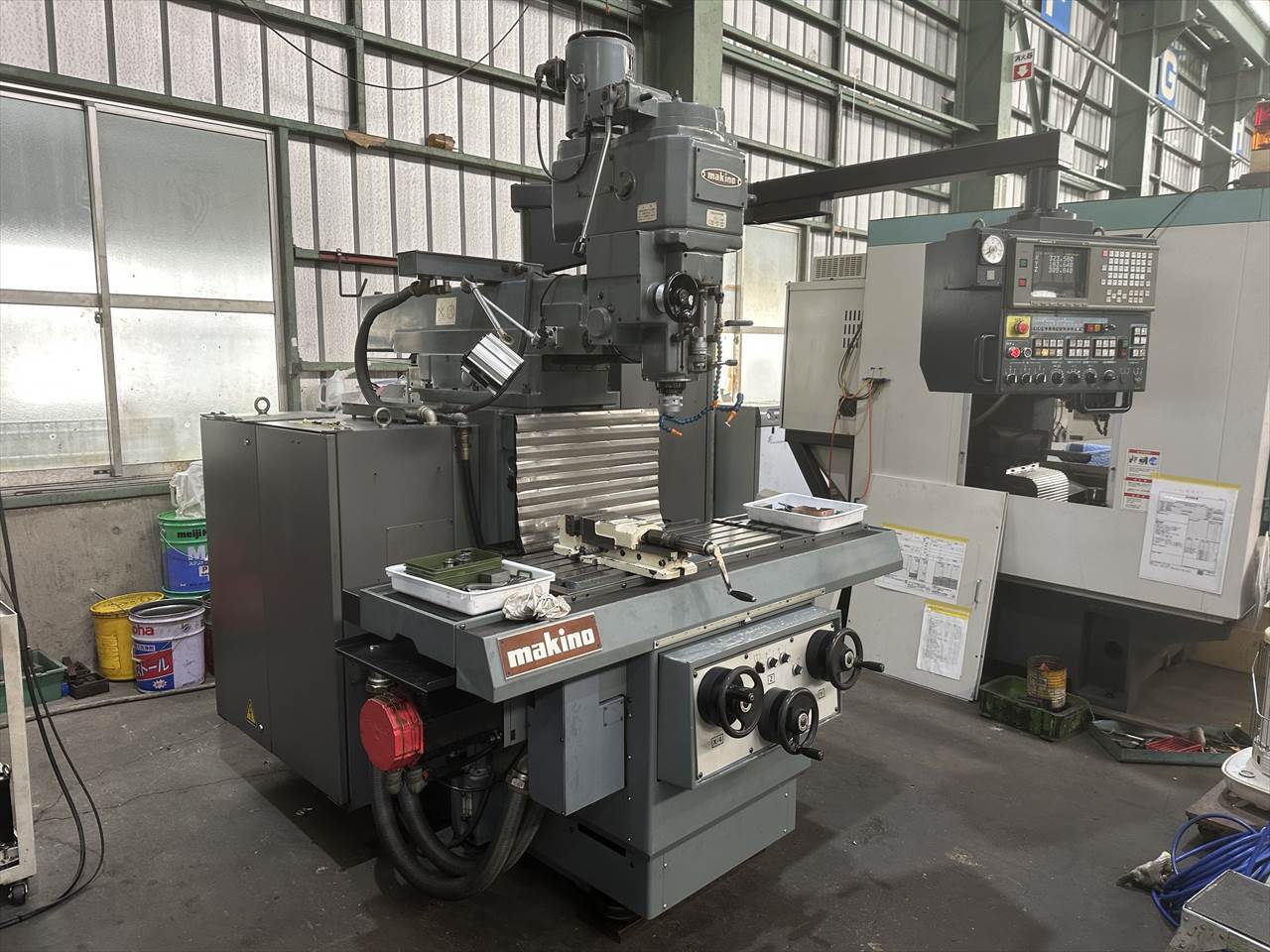 牧野フライス製作所 NC立フライス盤（ラム型） AVNC-74