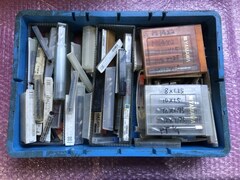 様々なメーカーやサイズがあります。 切削工具1山 【切削工具1山】様々なメーカーやサイズがあります。