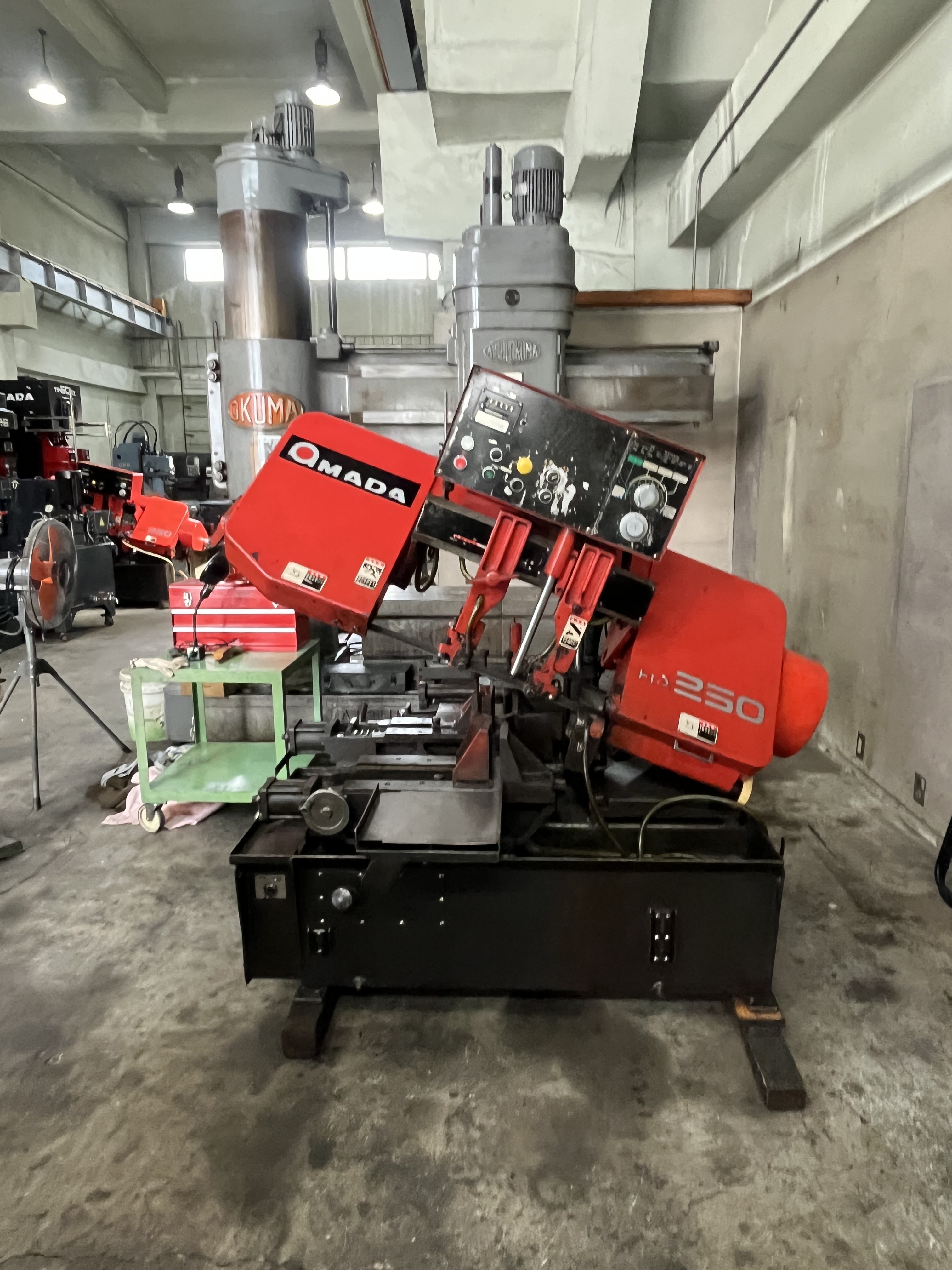 アマダ バンドソー（自動送り） HA250B
