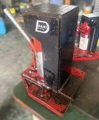 ダイキ 7.5T油圧ジャッキ
