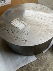 不明 材料（丸形ブロック） SKD61（ダイス鋼）