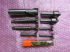 様々なメーカーやサイズがあります。 切削工具1山 様々なメーカーやサイズがあります。