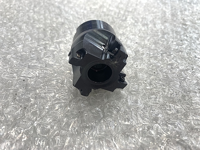 サンドビック フェイスミル 490-040Q16-08M