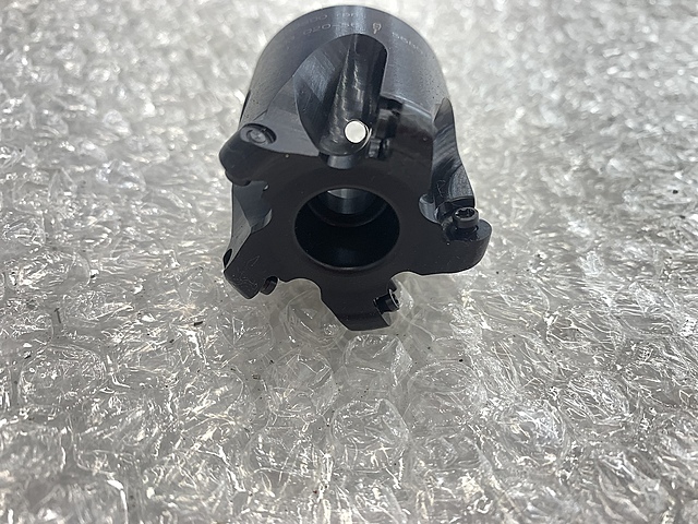 サンドビック フェイスミル R300-040Q16-08M