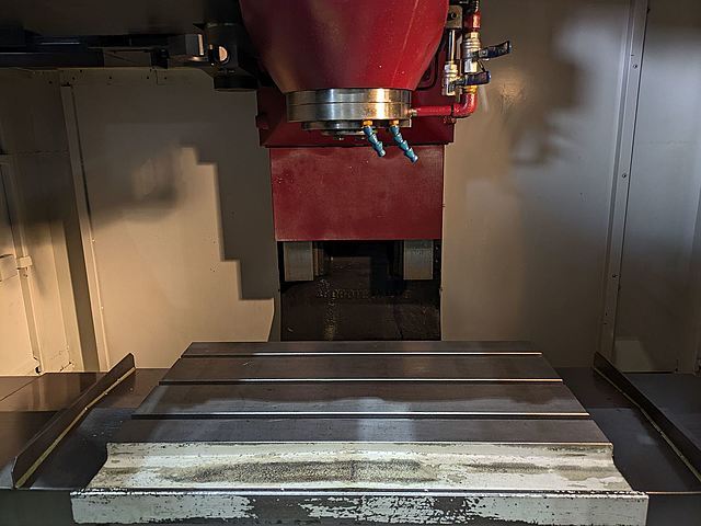 OKK 立型マシニングセンター VM4Ⅲ