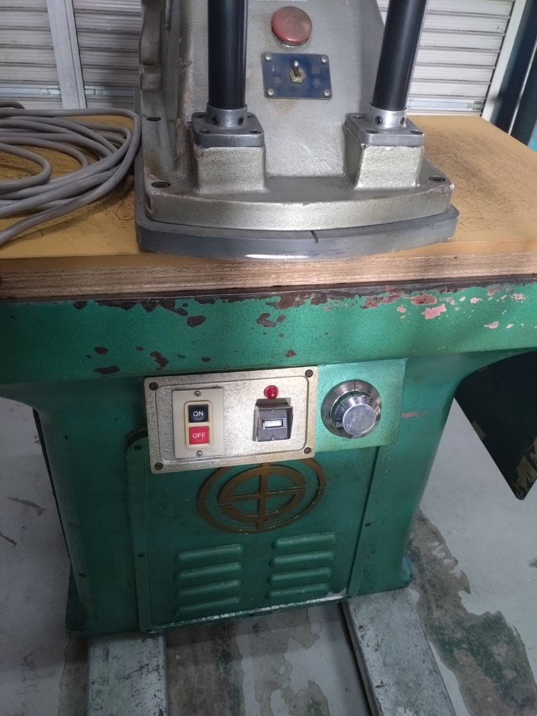 正和工業 クリッカー油圧裁断機