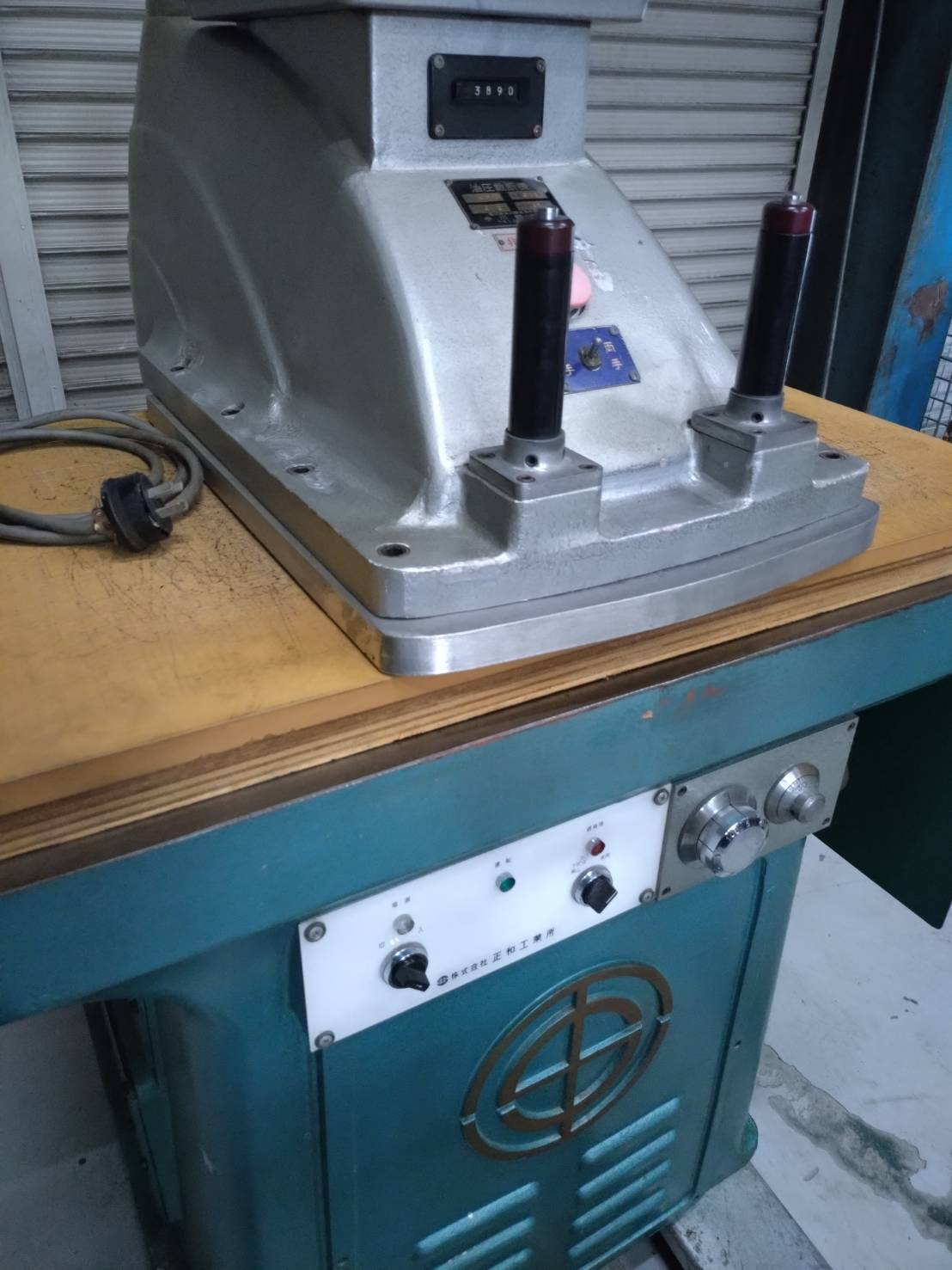 正和工業 クリッカー油圧裁断機 HPD