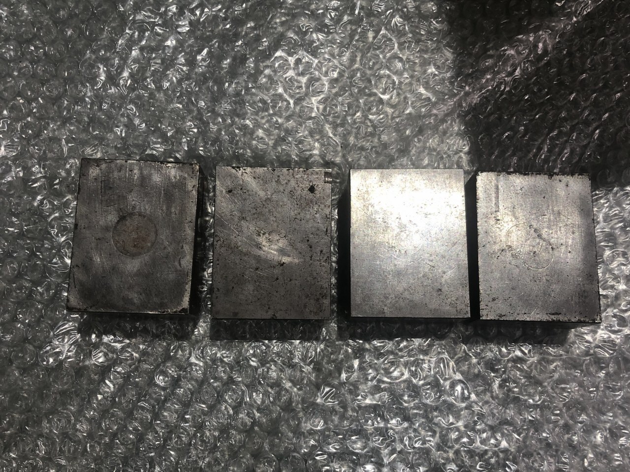 不明 金属ブロック W30xD50xH65(mm)