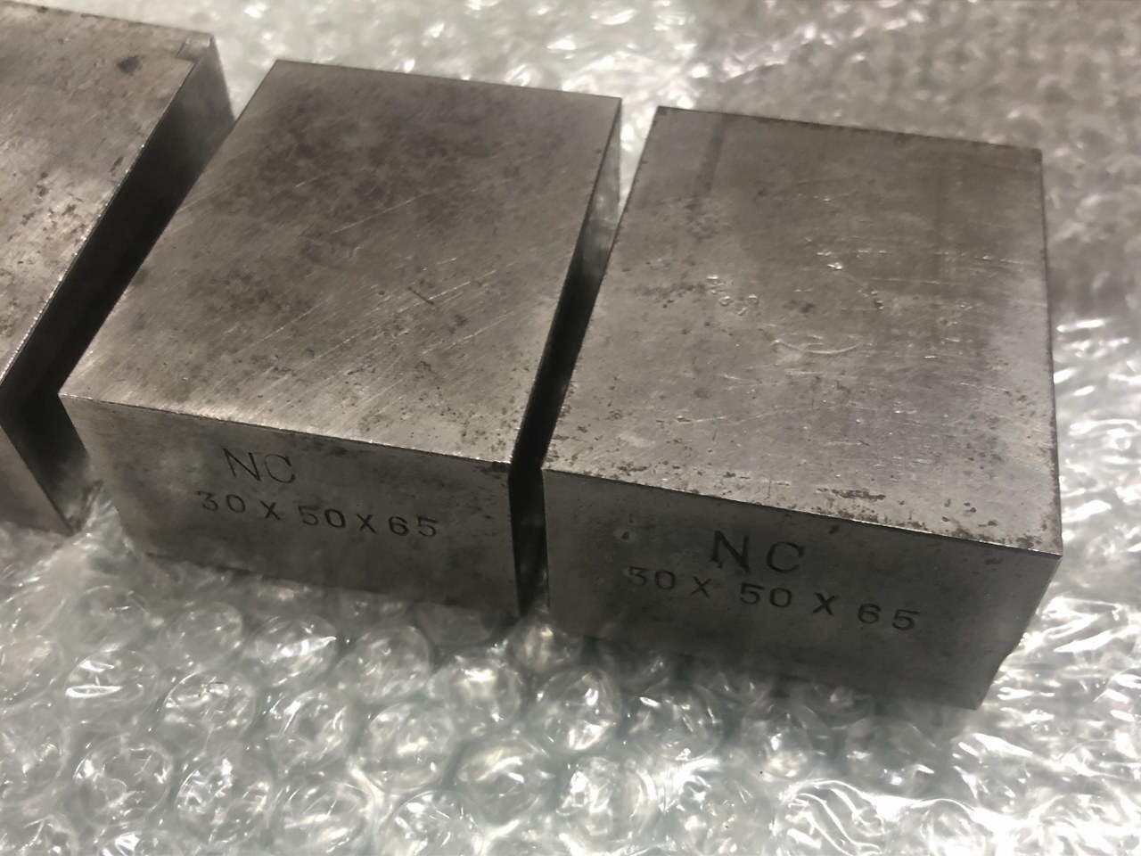 不明 金属ブロック W30xD50xH65(mm)
