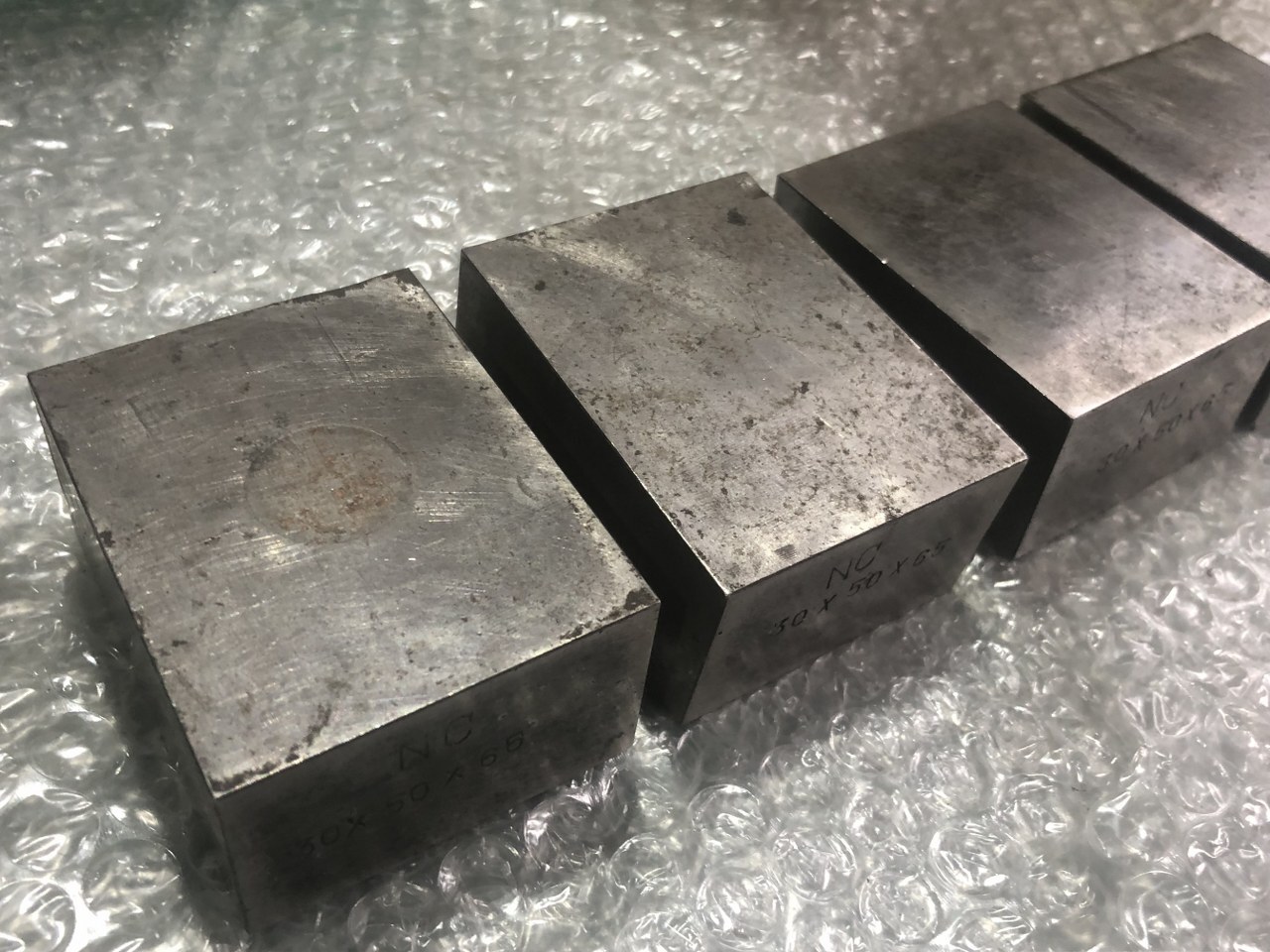 不明 金属ブロック W30xD50xH65(mm)