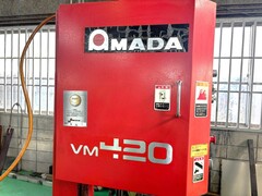 アマダ 立形バンドソー VM-420